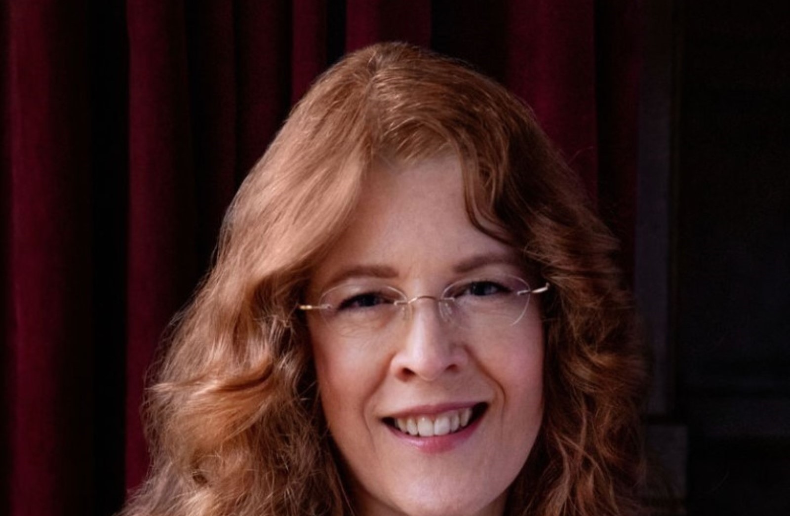 photograph of gilly carr speaking taken by Elodie Giuge
