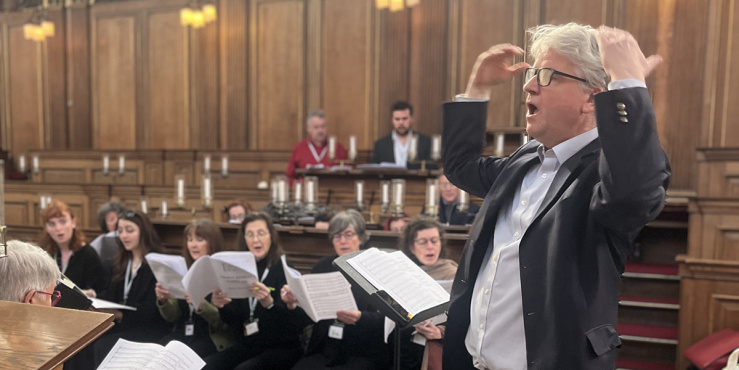 Conductor with his hands up (Edward)