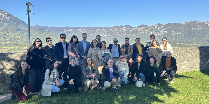Group of alumni outside in a group photo