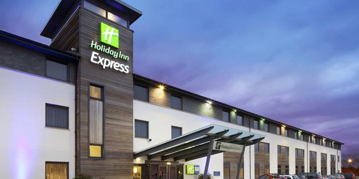 Front of Holiday Inn Express Cambridge