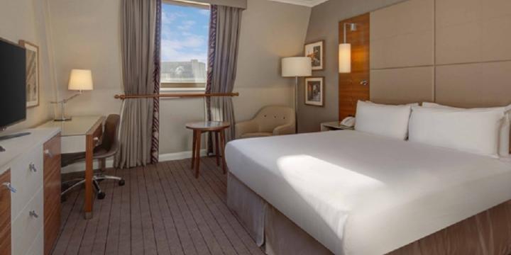 Queen size bedroom