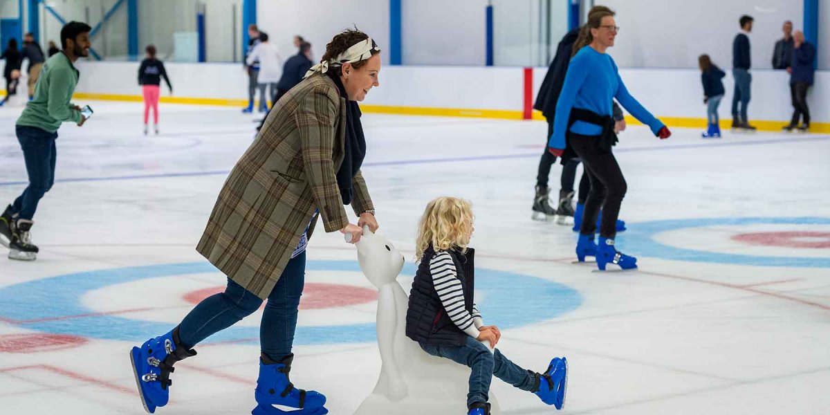 Public ice skating session