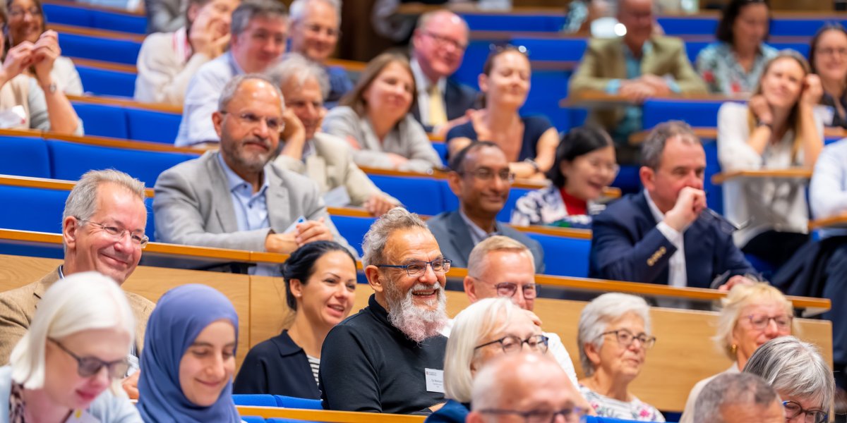 School of Clinical Medicine alumni reconnecting.