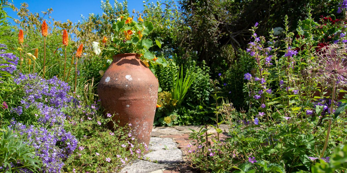 Tall pot and flowers at Botanic Gardens