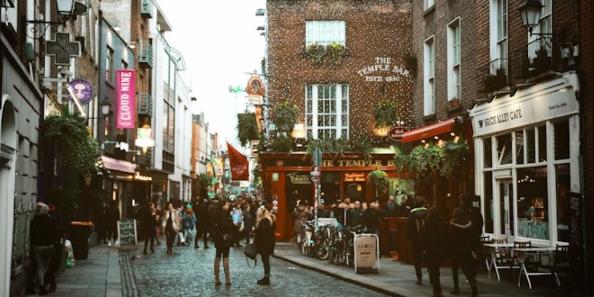 dublin busy street image