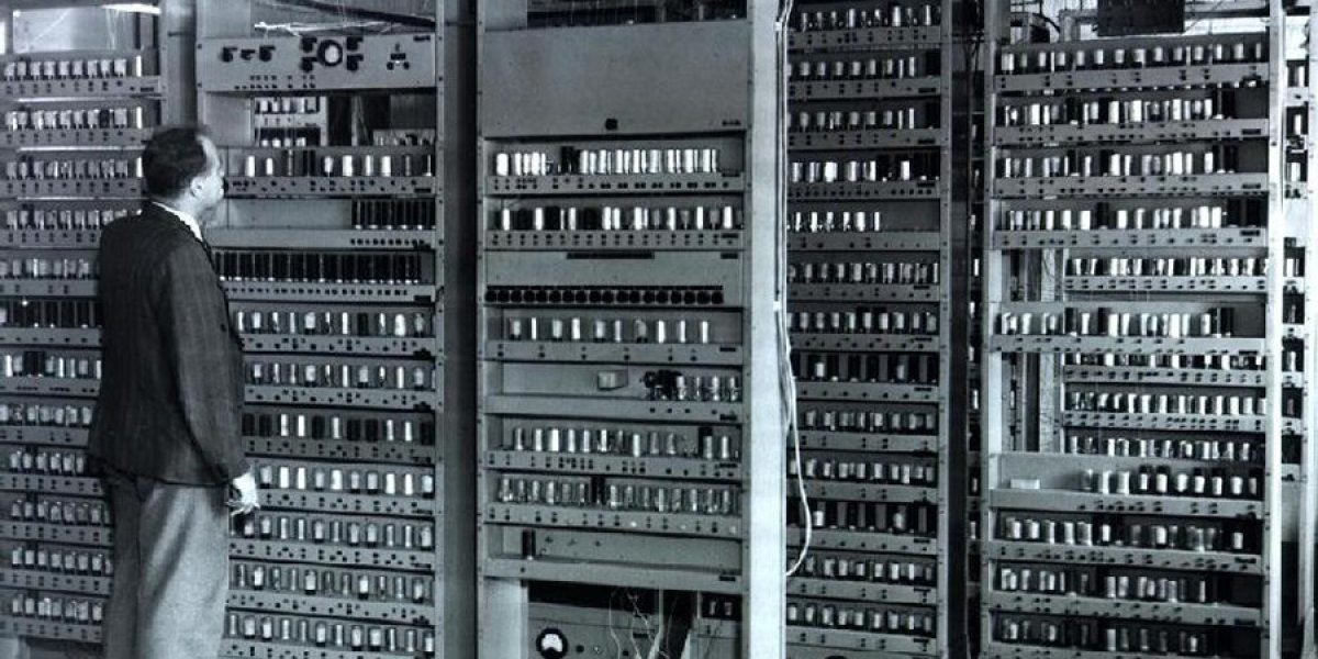 image of the EDSAC computer
