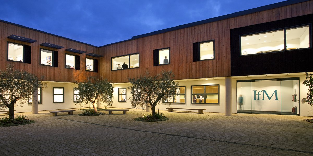 Image of the Institute for Manufacturing building
