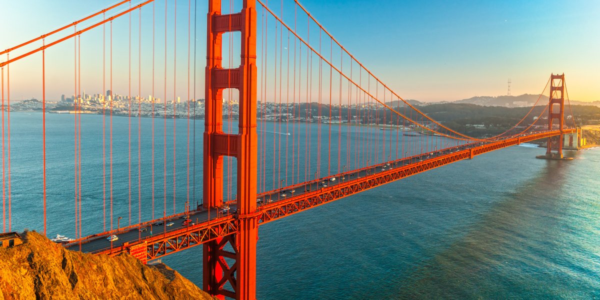 Image of the Golden Gate Bridge at dusk