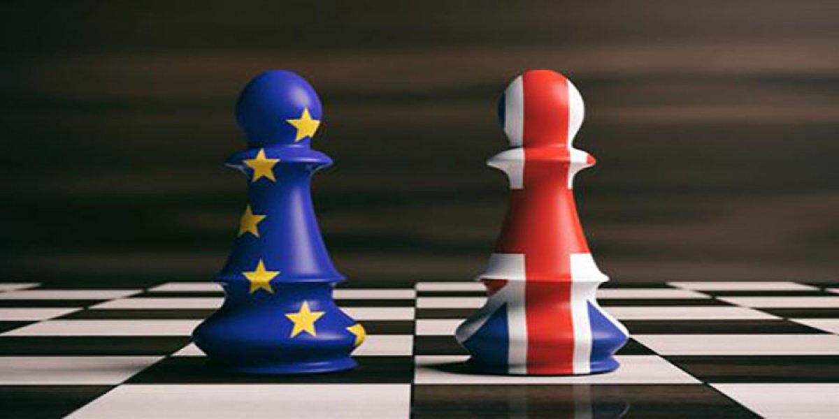 EU chess piece and UK chess piece