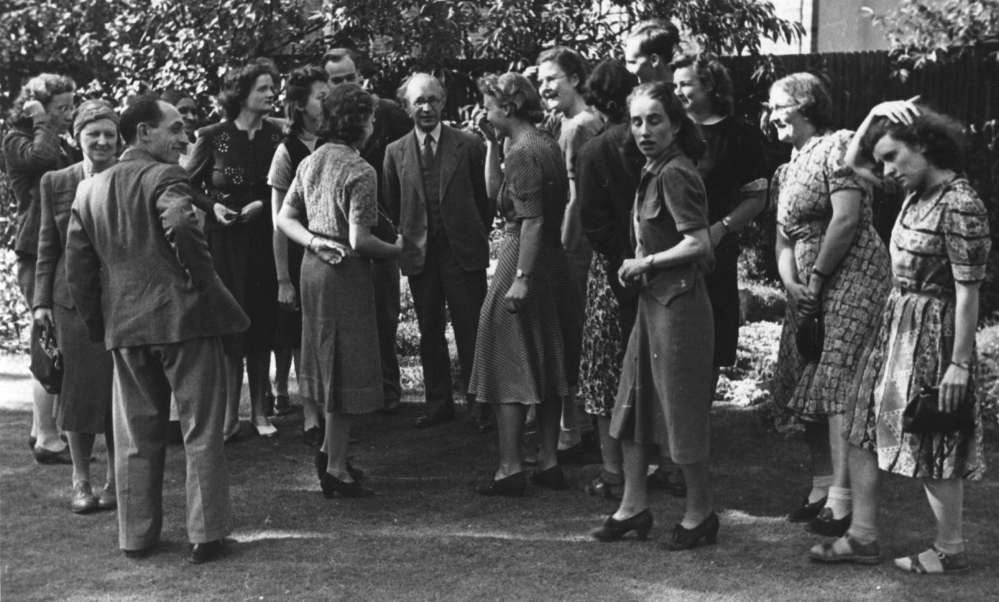 LSE students and Morris Ginsberg at Grove Lodge, Cambridge, 1940.